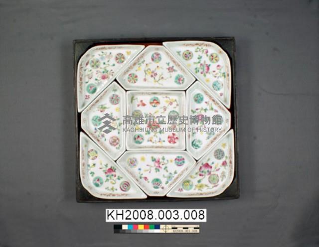 加彩花草紋九拼盤藏品圖，第28張