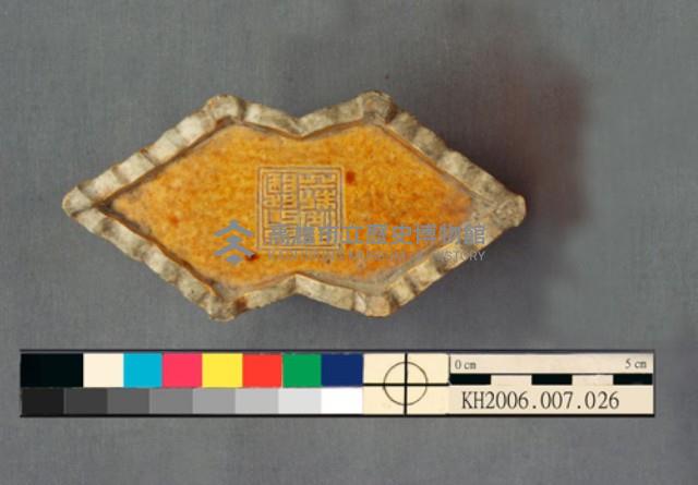 方勝形醬黃釉筆筒藏品圖，第4張