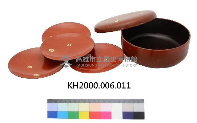 朱漆鑲貝櫻花紋盒及小盤藏品圖，第1張