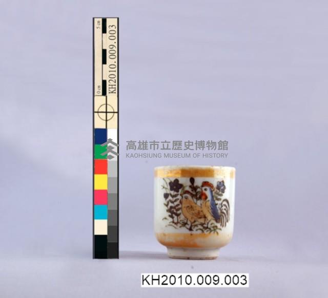 囍字花卉鬥雞紋彩瓷杯藏品圖，第1張