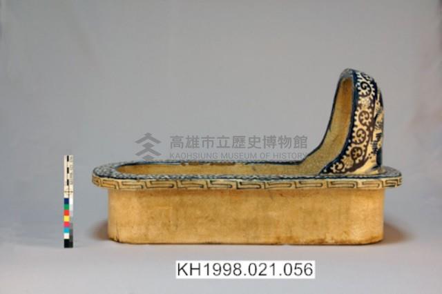 青花蛸唐草紋小判形便池藏品圖，第2張