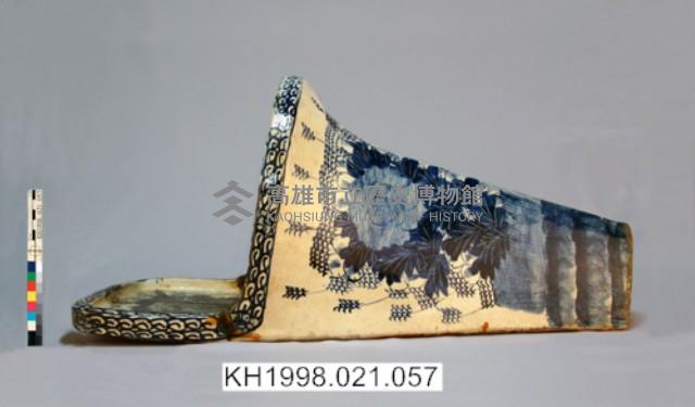 青花朝顏形壁掛式便壺藏品圖，第2張