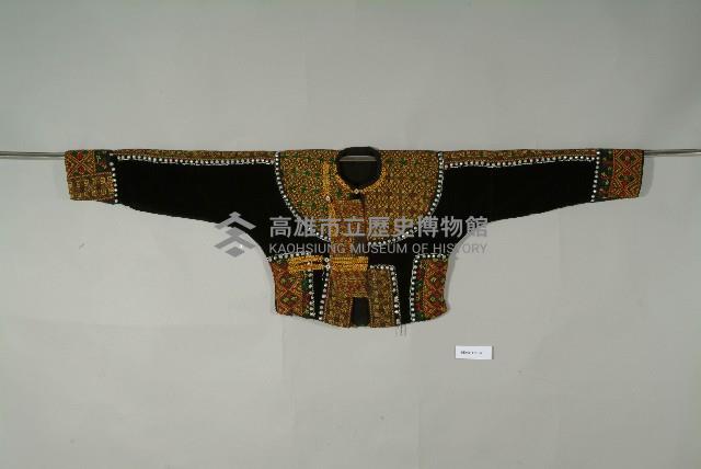 魯凱族男子刺繡紋筒袖短上衣藏品圖，第1張