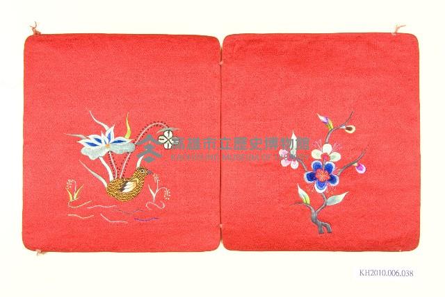 紅緞地四季平安彩繡枕頂藏品圖，第1張