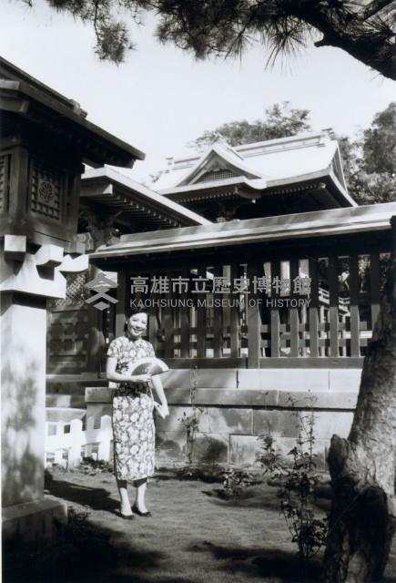 高雄市忠烈祠正殿旁的旗袍女性藏品圖，第1張