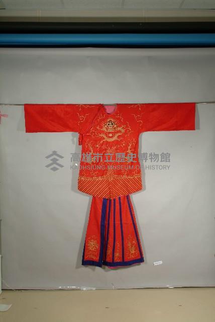 -1紅綢地盤金繡新娘蟒衣、-2紅綢地龍鳳紋盤金繡馬面裙藏品圖，第1張