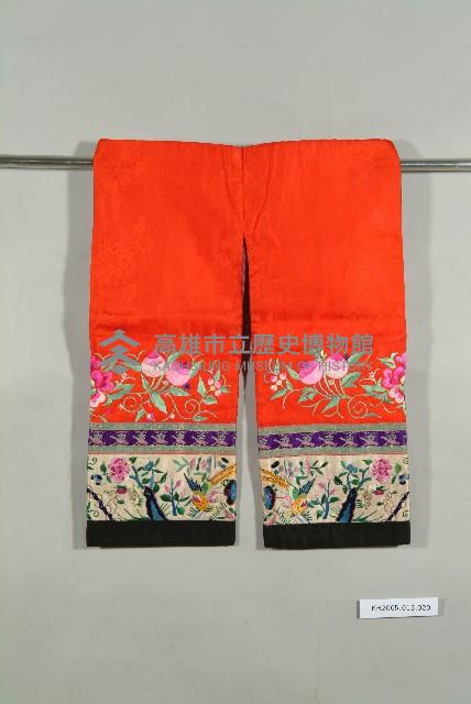 紅緞地花鳥彩繡童褲（開襠褲）藏品圖，第1張