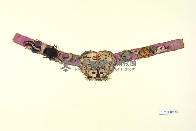 紫紅緞地立體五毒造型短圈帽藏品圖，第1張