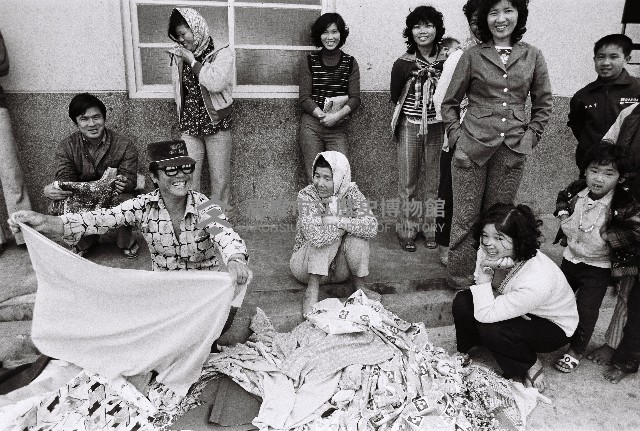 里港賣布攤販藏品圖，第1張
