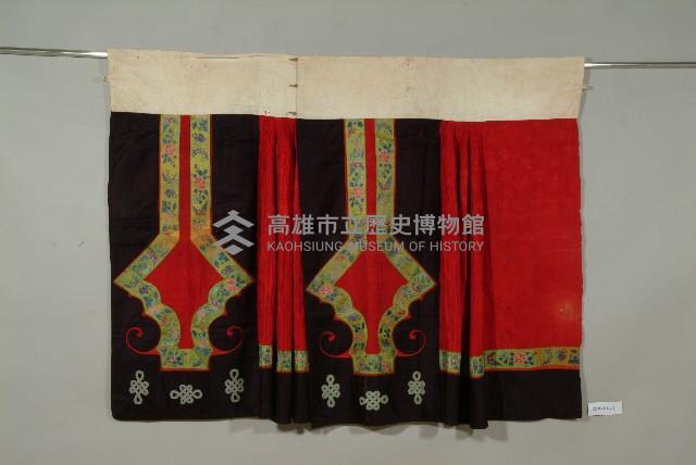 紅綢地鑲緄魚鱗百褶裙藏品圖，第1張