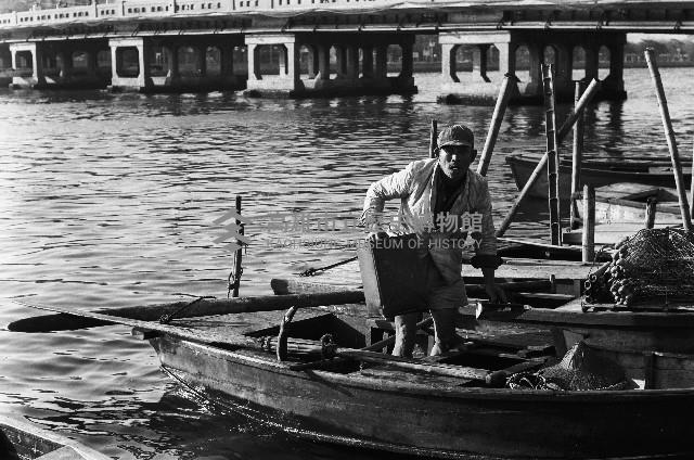 愛河邊停泊的舢舨藏品圖，第1張