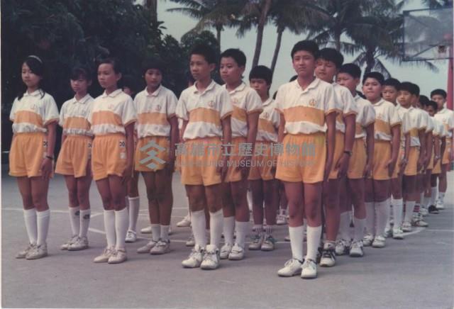 學生整齊列隊藏品圖，第1張