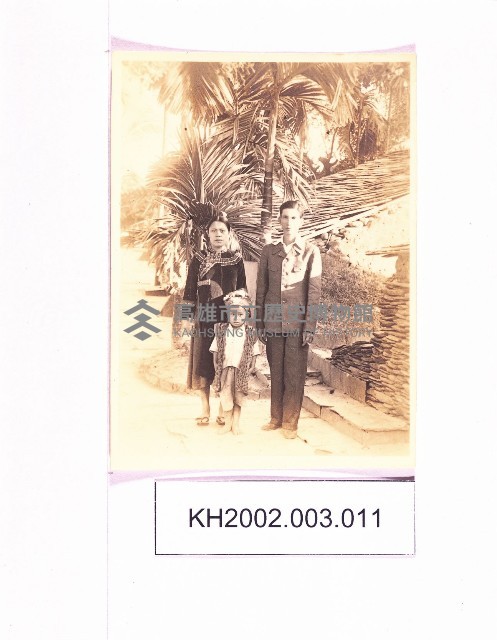 蔡炭在三地門與原住民合照藏品圖，第1張