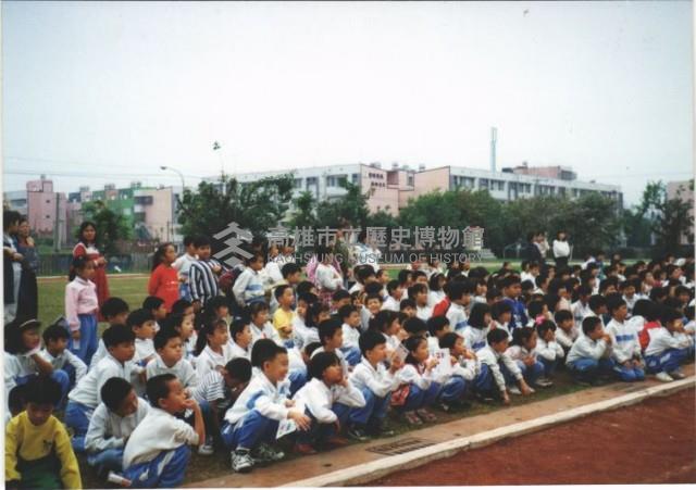 學生觀看話劇表演-1藏品圖，第1張