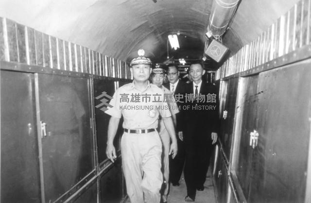 國防部羅上將視察民防設施及壽山防空洞藏品圖，第1張