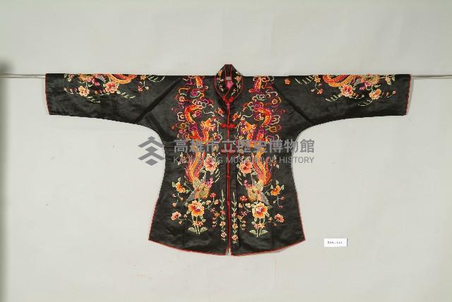 黑緞地彩繡龍鳳紋女褂藏品圖，第1張