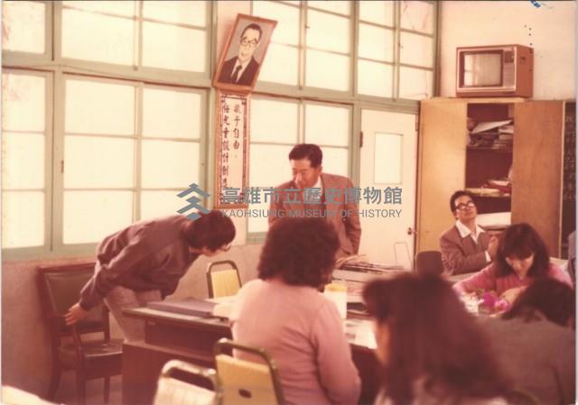 盧石揚老師榮退學生列隊歡送-5藏品圖，第1張