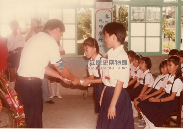 1970至1980年代畢業生受獎-3藏品圖，第1張