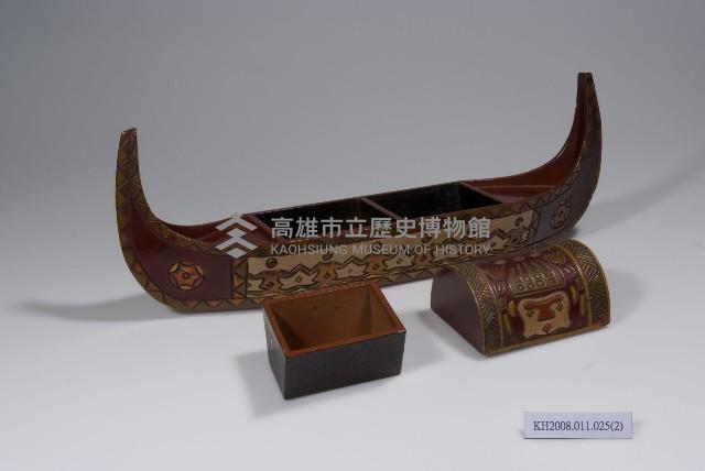 雕刻彩繪原住民獨木舟型置物盒藏品圖，第4張