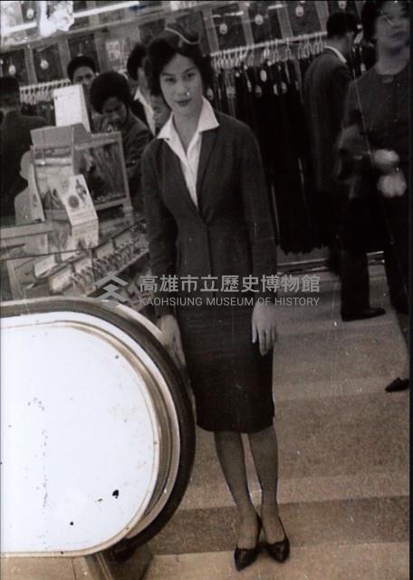 大新百貨公司電梯小姐藏品圖，第1張