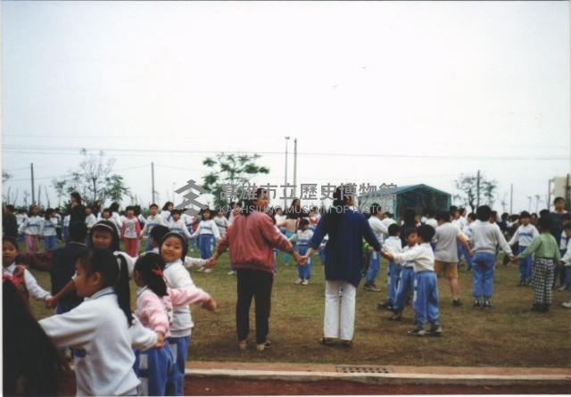 聖誕節活動－學生手拉手繞一圈-3藏品圖，第1張