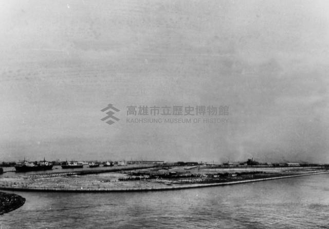 高雄港擴建完成之新建地全貌藏品圖，第1張