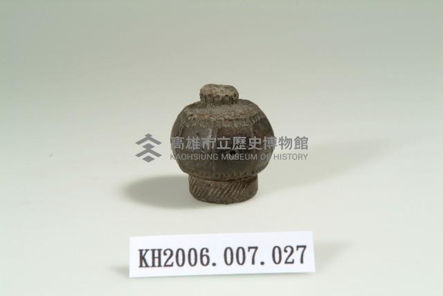 八瓣圓球型道冠帽頂木刻物藏品圖，第1張