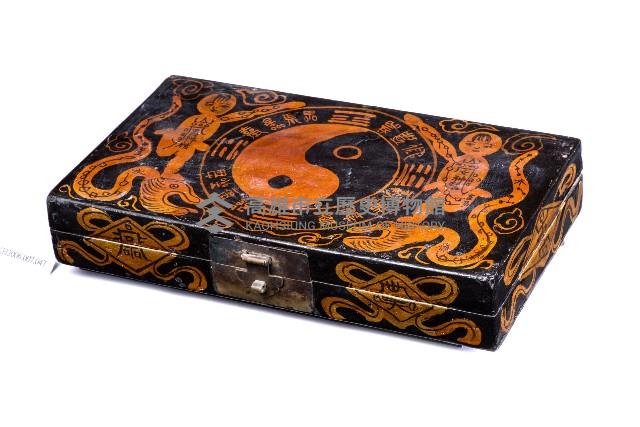 黑底金彩道士用具盒藏品圖，第1張