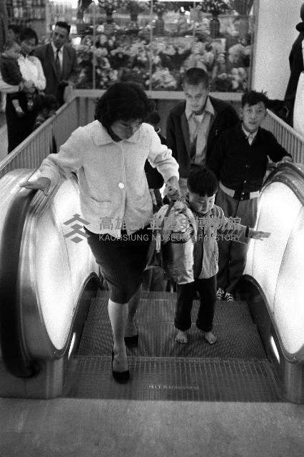 大新百貨公司的電動手扶梯-1藏品圖，第1張