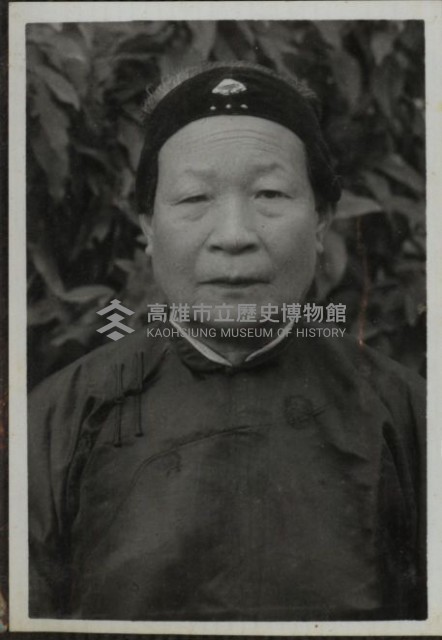 老婦頭戴眉勒藏品圖，第1張