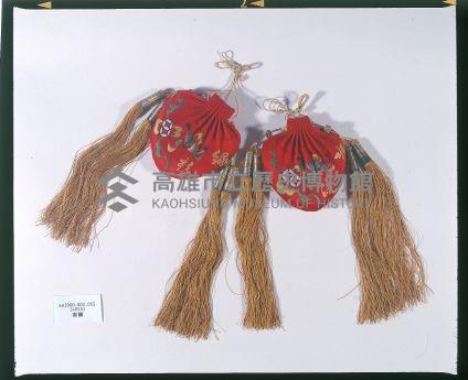 紅緞地福壽雙全雞心香囊藏品圖，第1張