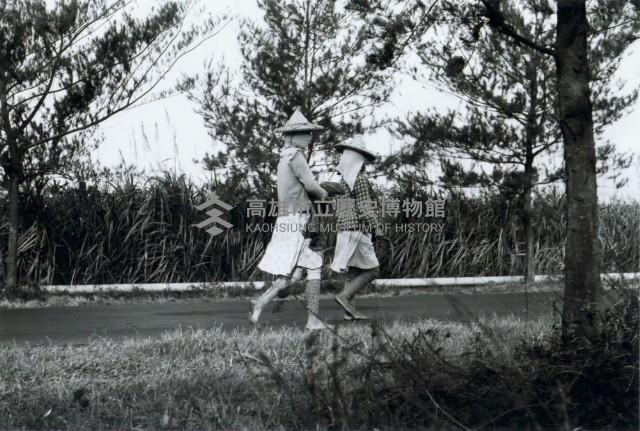 高雄郊區路上的2名農婦藏品圖，第1張