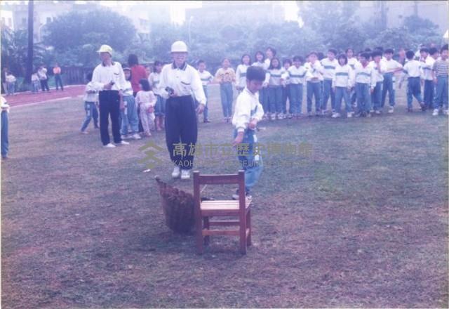 運動會趣味競賽－拖畚箕藏品圖，第1張