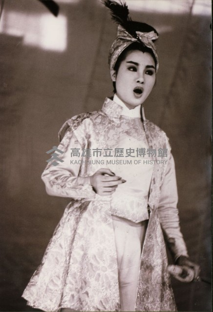 1964年輕時的楊麗花在體育場公演藏品圖，第1張