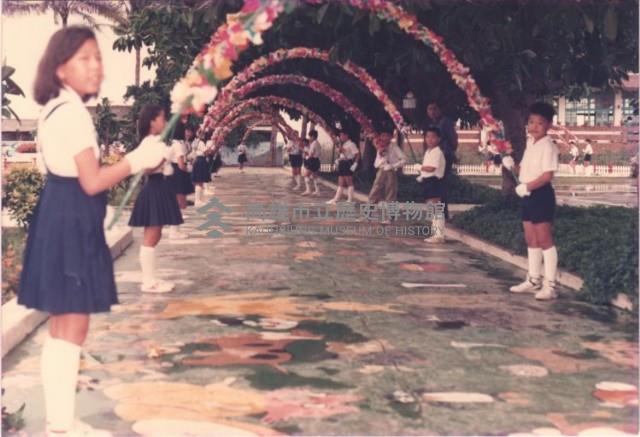 畢業生花圈走道-3藏品圖，第1張