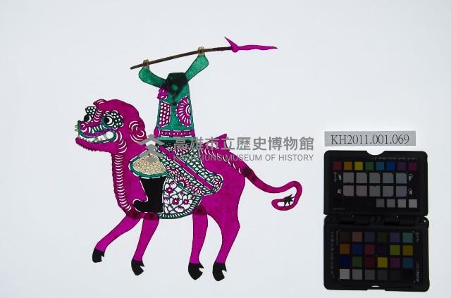 皮影戲偶左男騎-道長騎獅子（偶身）藏品圖，第1張