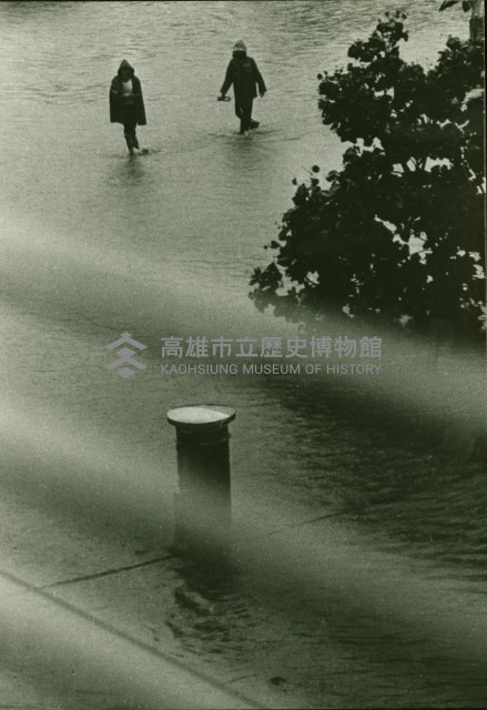1962年7月23日凱蒂颱風襲高雄中正路打通前舊郵總局前-1藏品圖，第1張