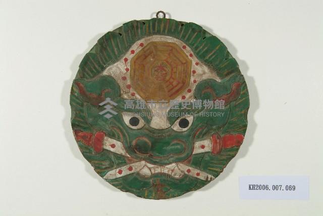 彩繪浮雕劍獅獸牌藏品圖，第1張