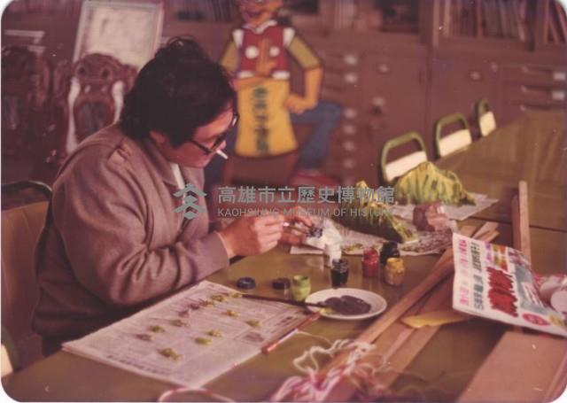 老師調製顏料準備使用藏品圖，第1張