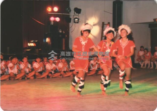 傳統裝束舞蹈表演藏品圖，第1張