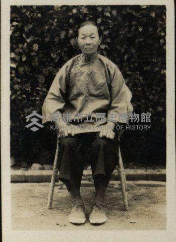 老婦藏品圖，第1張