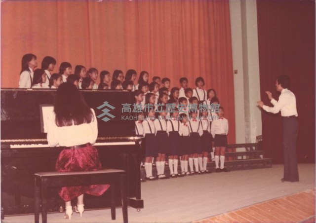 合唱團舞台演出藏品圖，第1張
