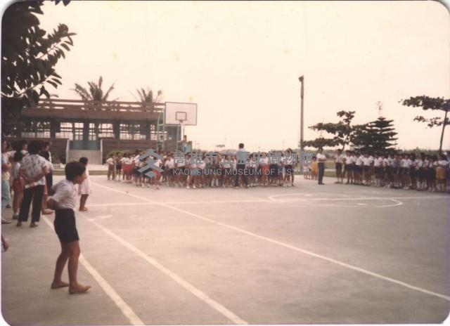 老師集合學生作活動藏品圖，第1張