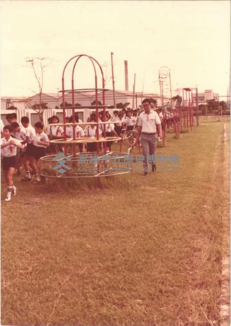 畢業生帶隊行進至會場藏品圖，第1張