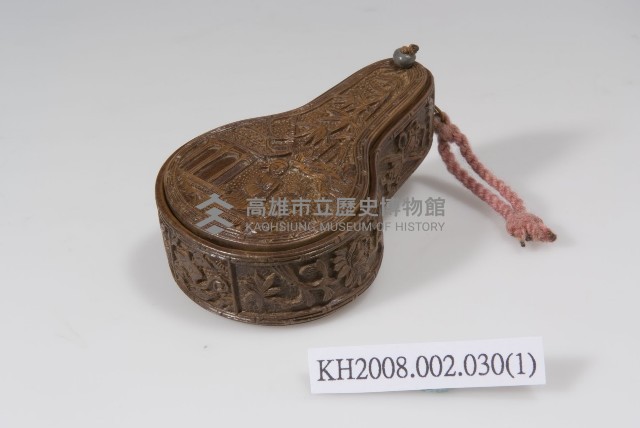 浮刻摺式眼鏡收納盒藏品圖，第1張