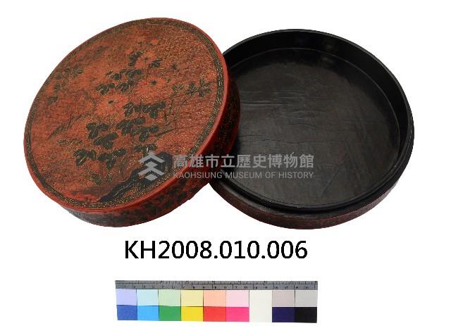 朱漆戧刻錦地菊花紋圓盒藏品圖，第1張