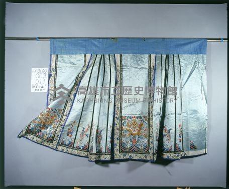 天青緞地金繡龍鳳紋馬面裙藏品圖，第1張