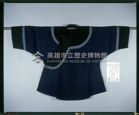 深青提花綢地緄邊大襟女衫藏品圖，第1張