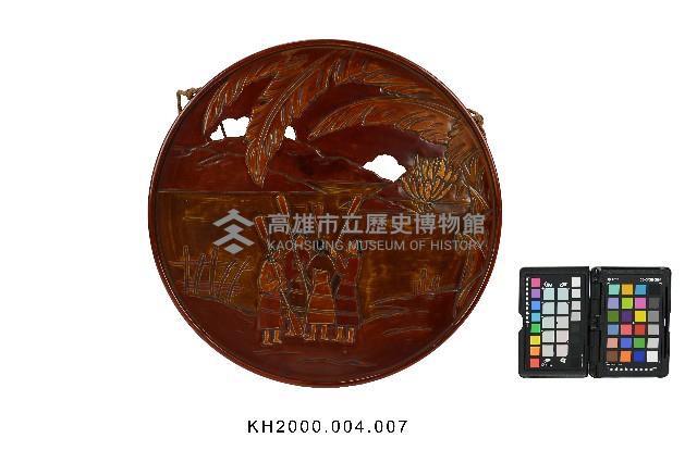 木雕彩繪杵歌紋圓型掛飾藏品圖，第1張