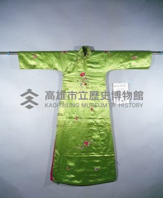 果綠緞地立領大襟彩繡花卉紋女袍藏品圖，第1張